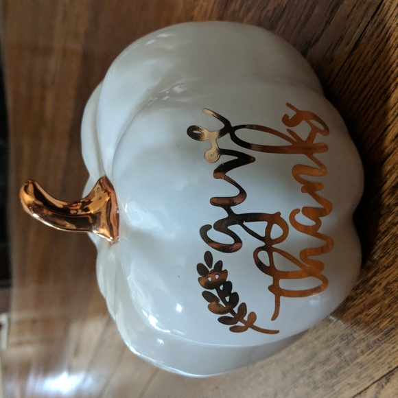 Give Thanks ceramic pumpkin with metallic copper/rose gold lettering - Picture 2 of 4